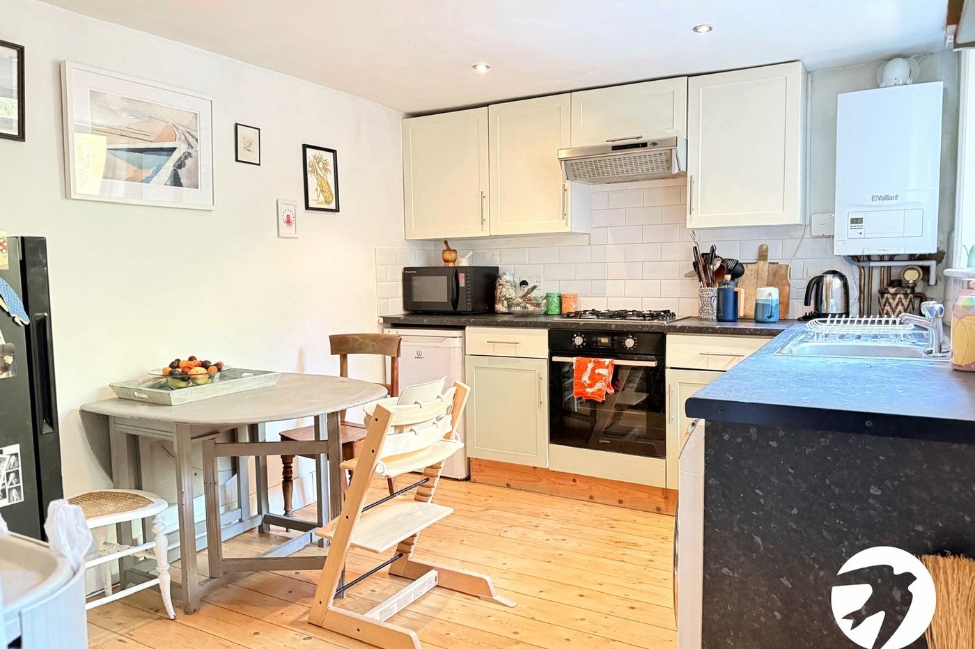 2 bedroom property for sale in London | Robinson Jackson