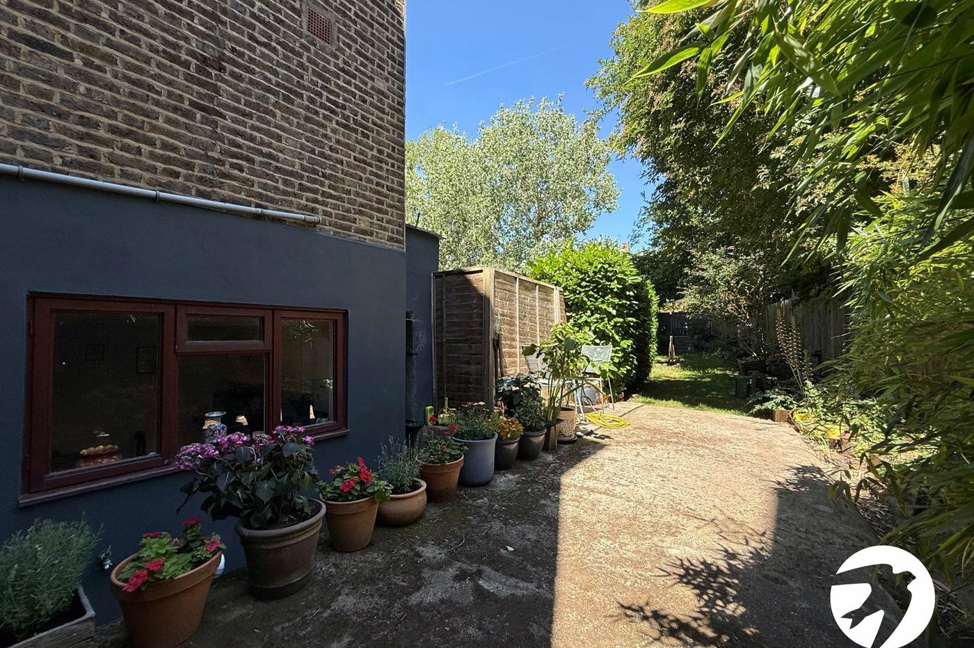 2 bedroom property for sale in London | Robinson Jackson