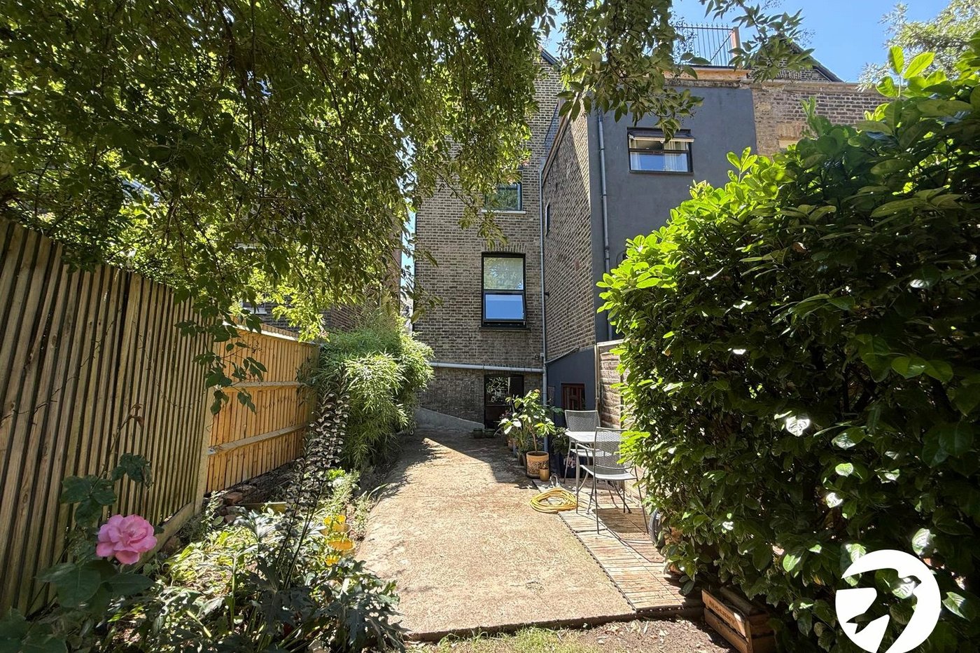 2 bedroom property for sale in London | Robinson Jackson
