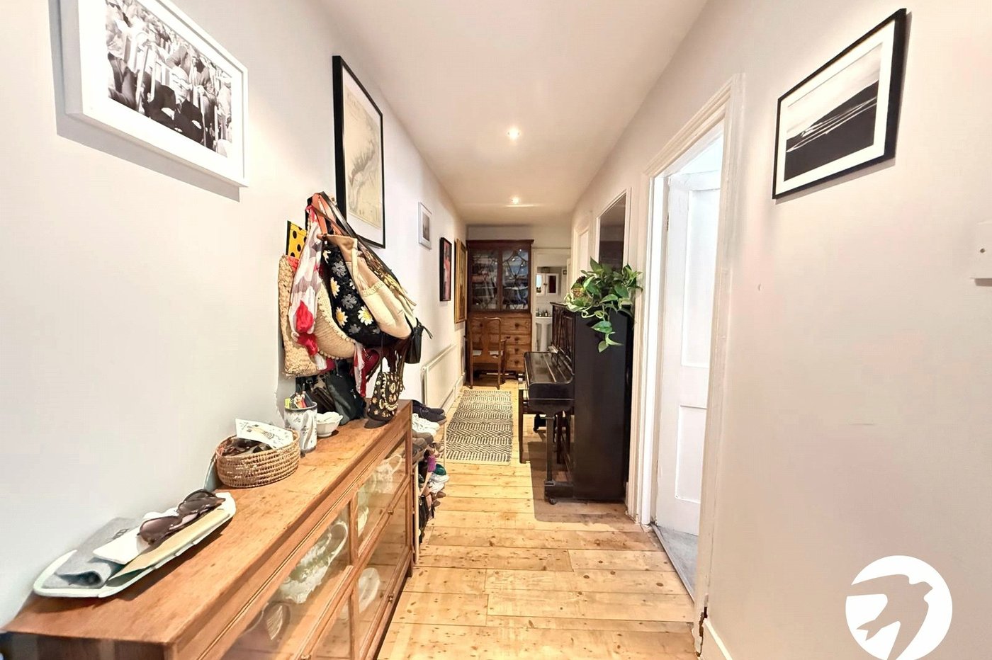 2 bedroom property for sale in London | Robinson Jackson