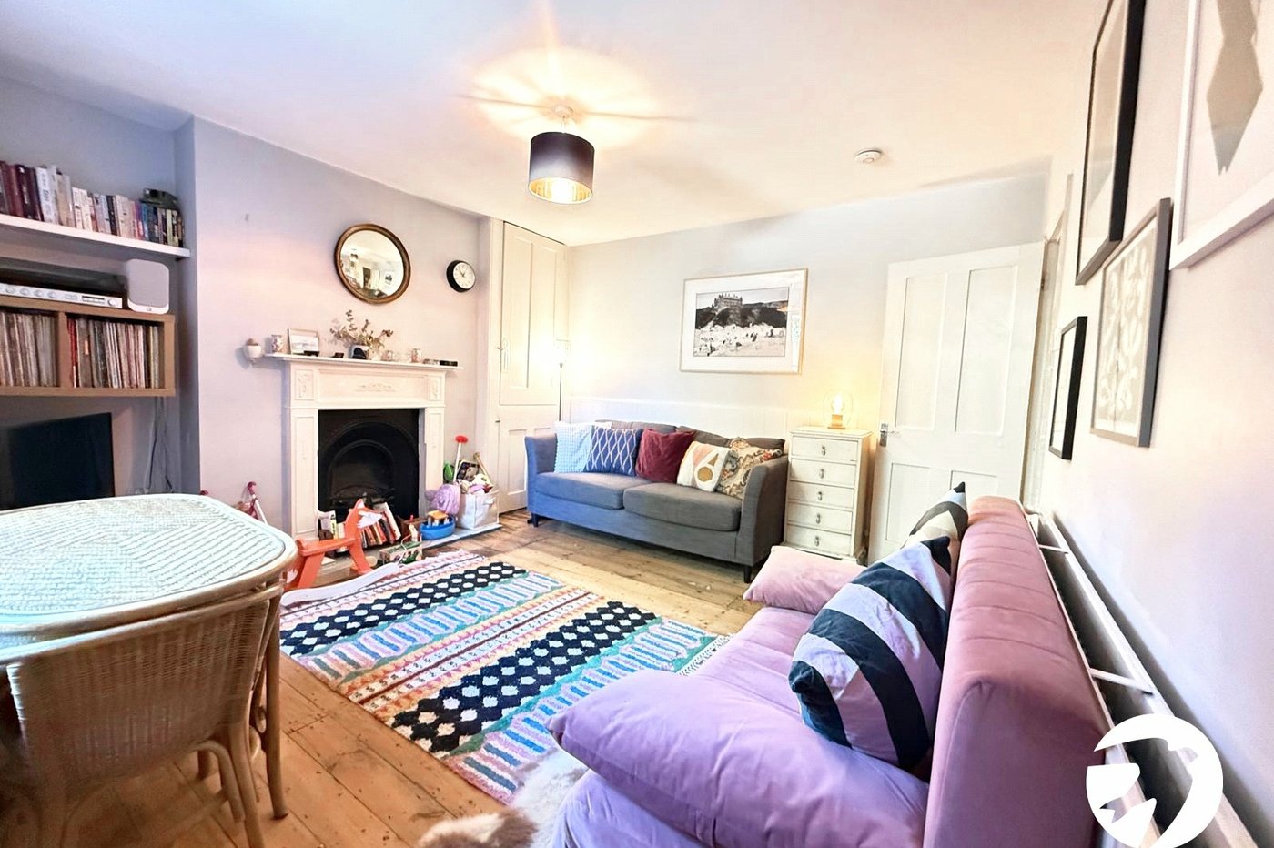 2 bedroom property for sale in London | Robinson Jackson