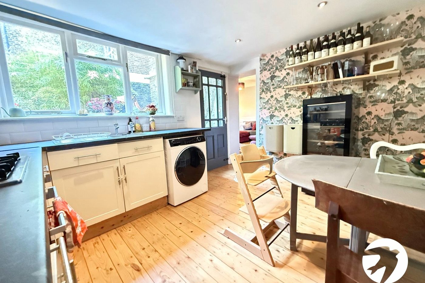 2 bedroom property for sale in London | Robinson Jackson