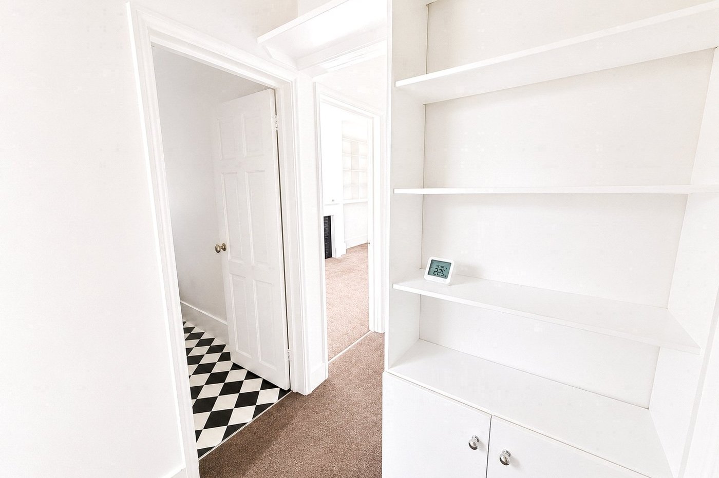 2 bedroom property for sale in London | Robinson Jackson