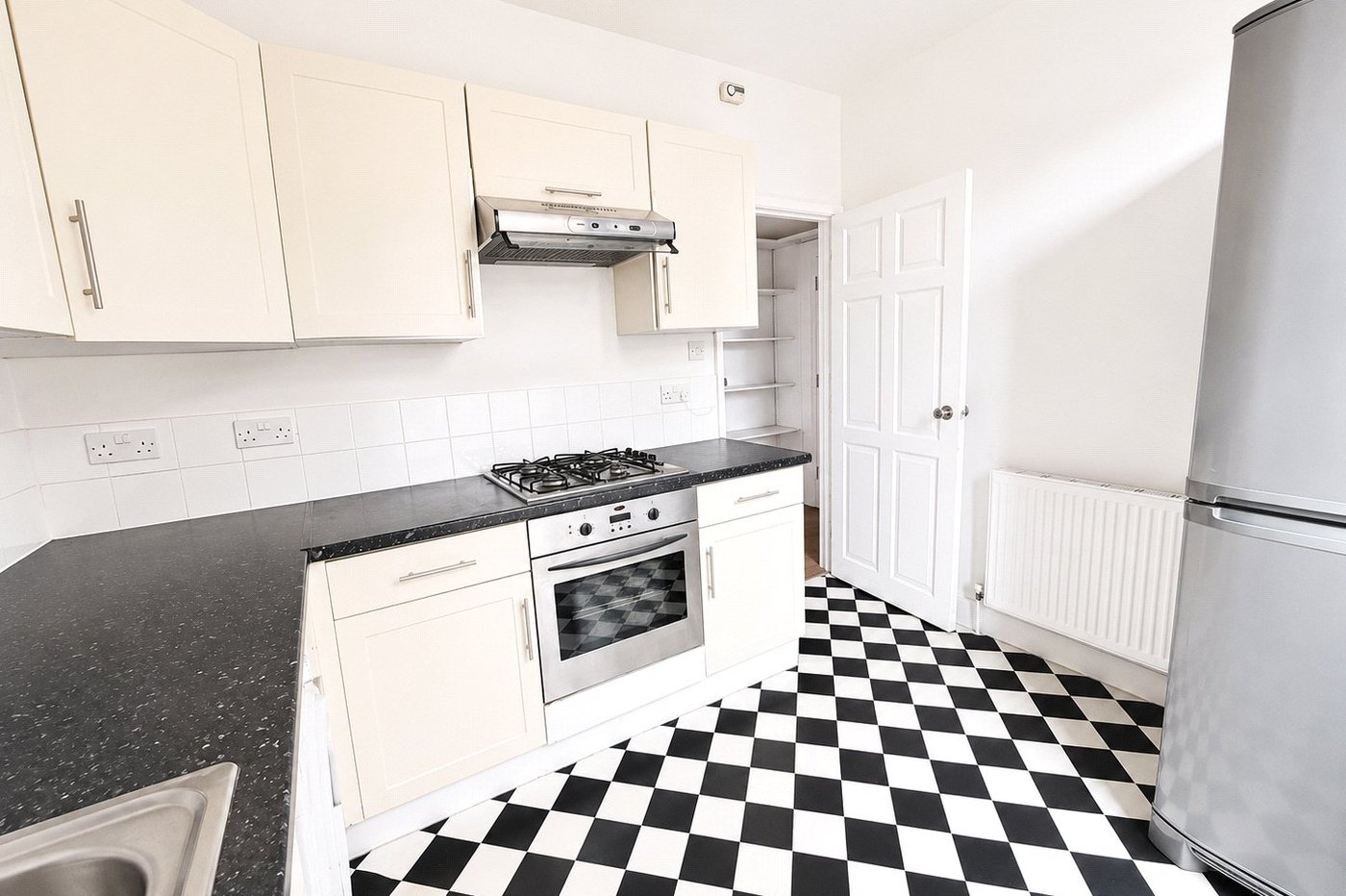 2 bedroom property for sale in London | Robinson Jackson