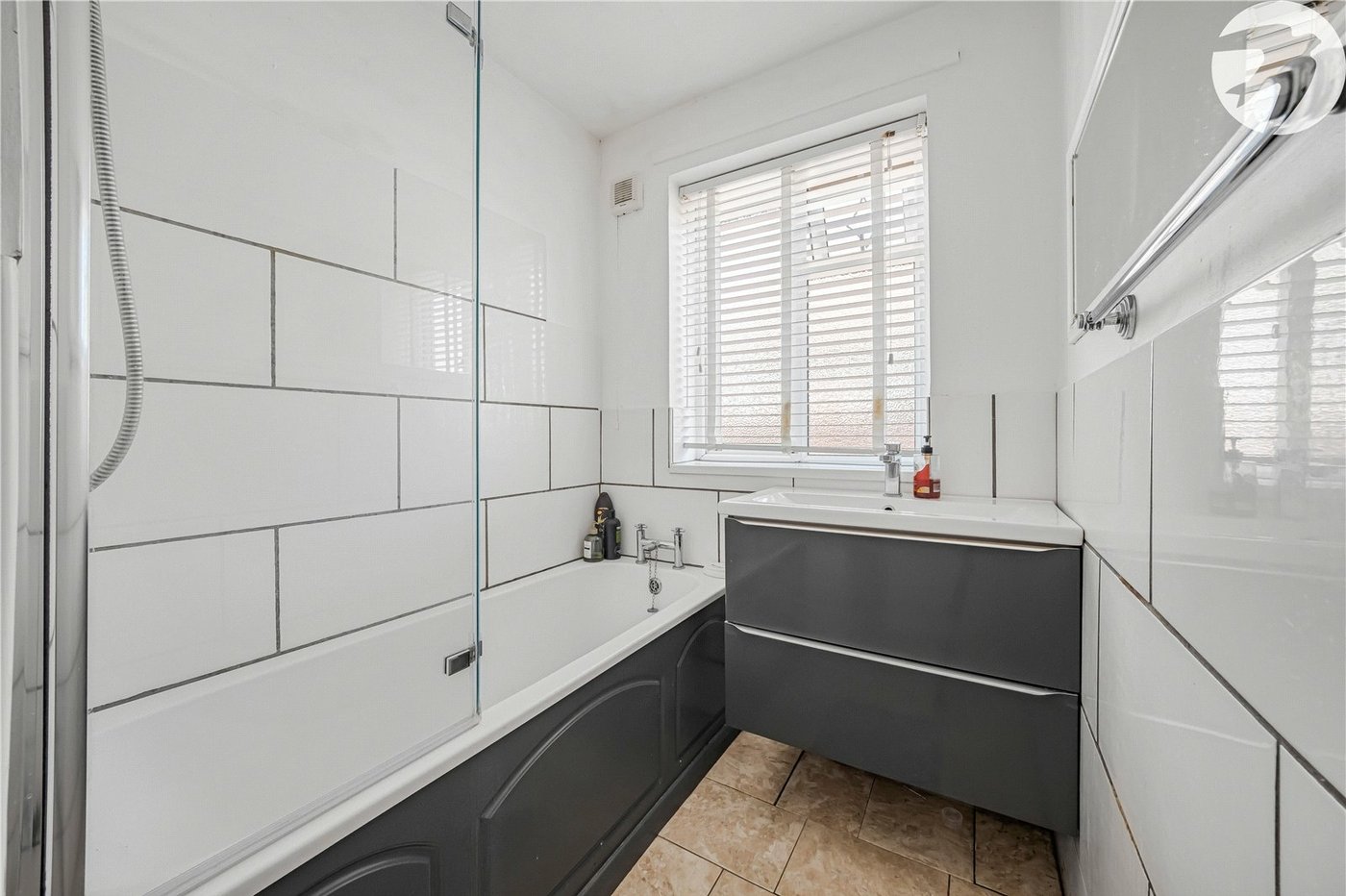 2 bedroom bungalow for sale in Greenhithe | Robinson Jackson