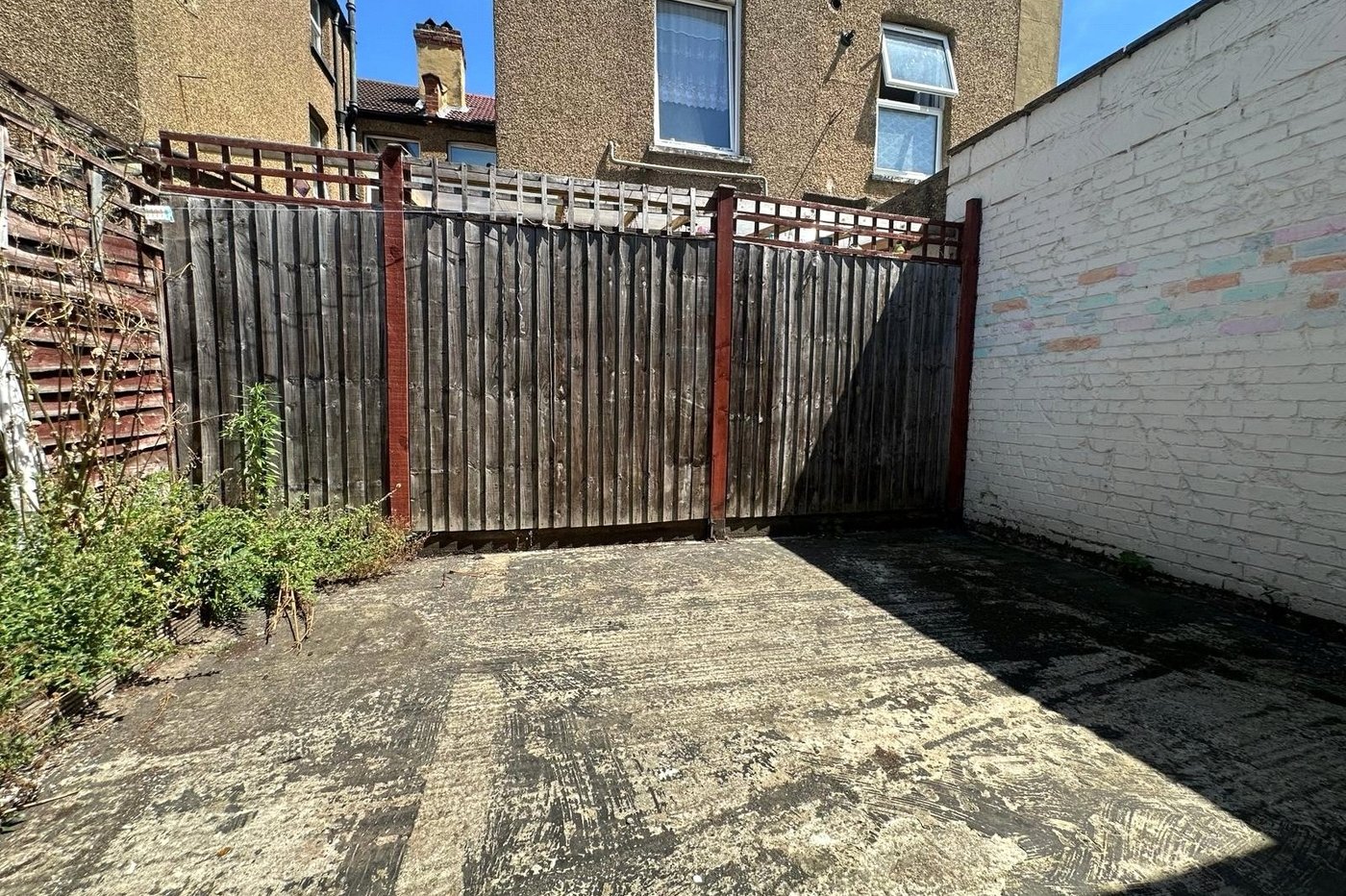 1 bedroom house for sale in London | Robinson Jackson