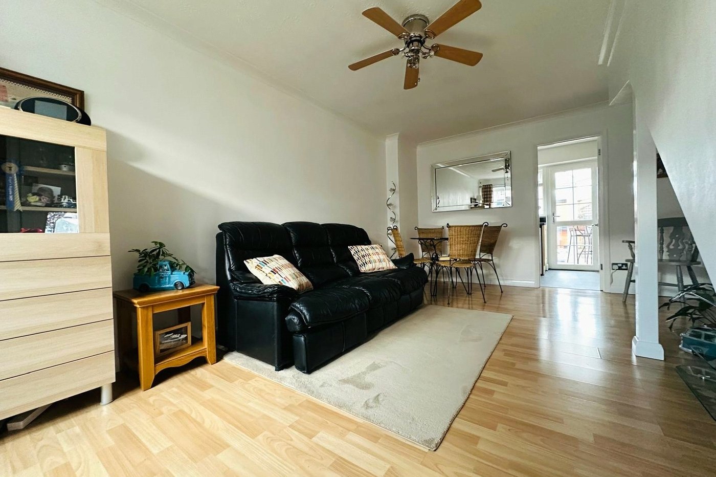 2 bedroom house for sale in London | Robinson Jackson