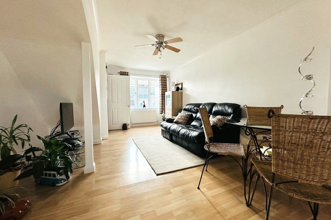 2 bedroom house for sale in London | Robinson Jackson