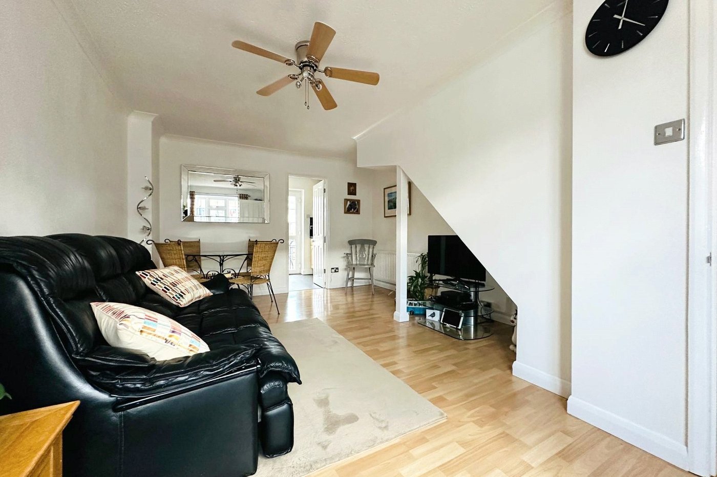 2 bedroom house for sale in London | Robinson Jackson