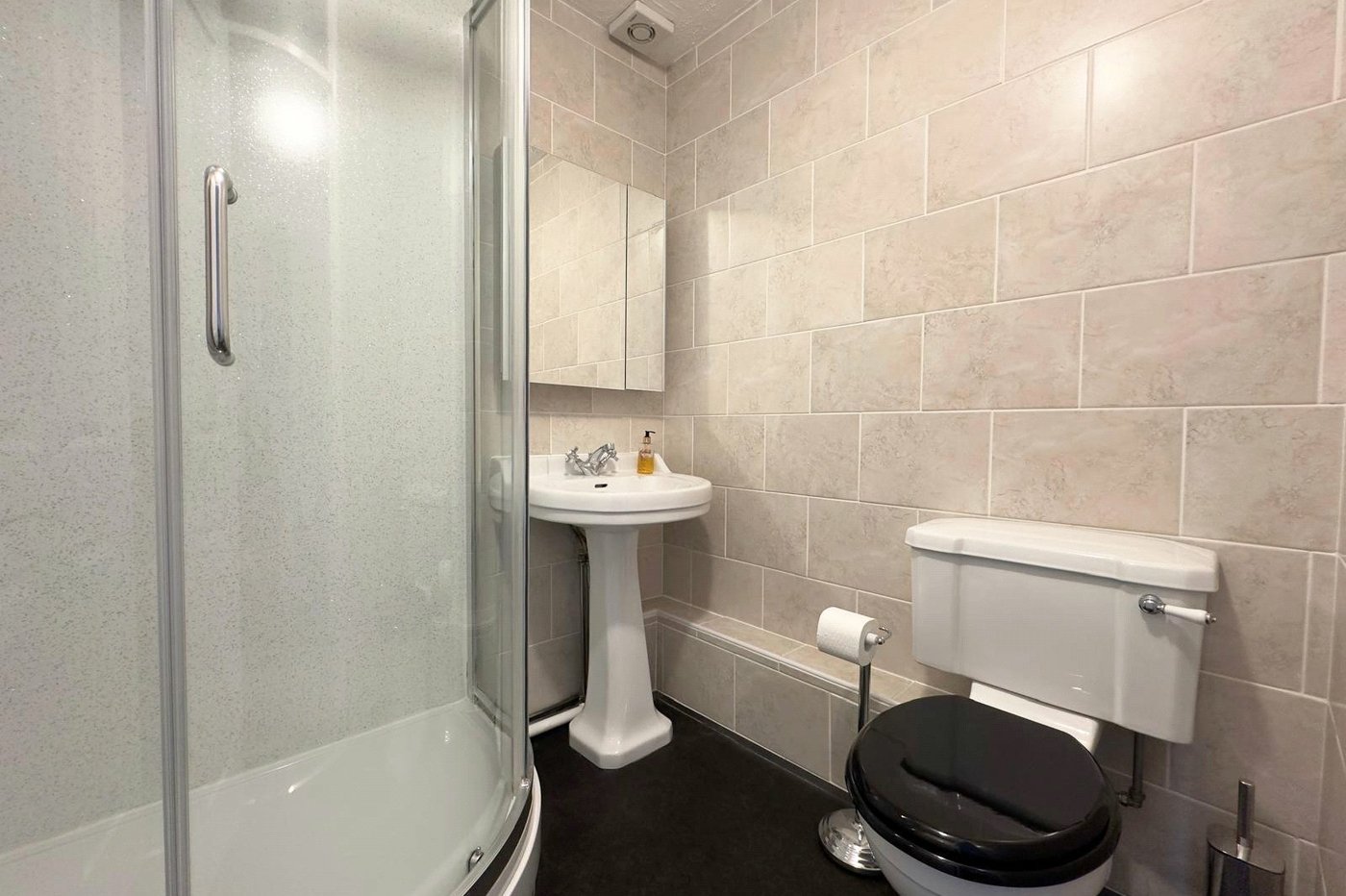 2 bedroom house for sale in London | Robinson Jackson