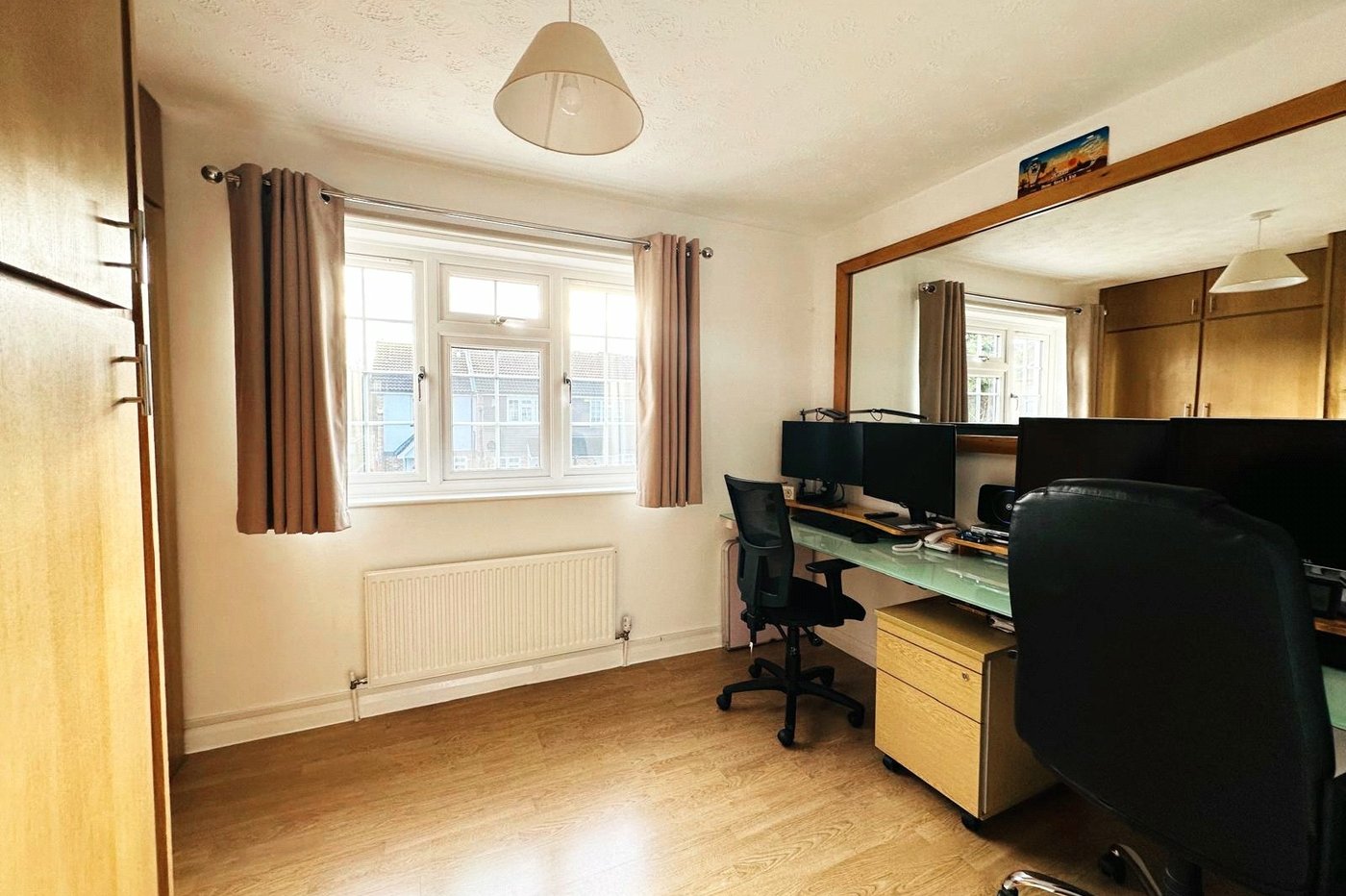 2 bedroom house for sale in London | Robinson Jackson