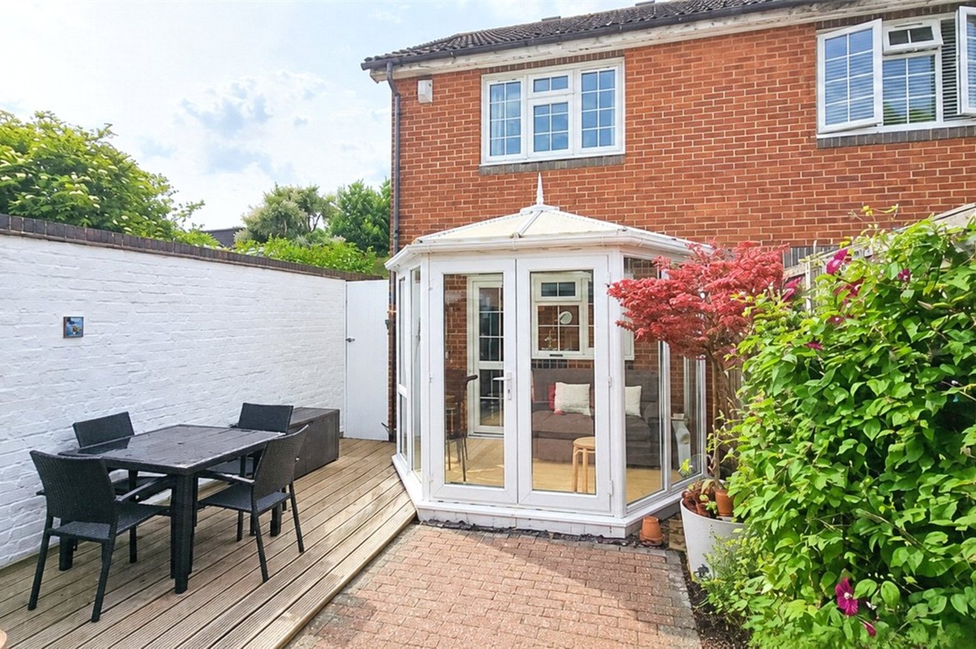 2 bedroom house for sale in London | Robinson Jackson