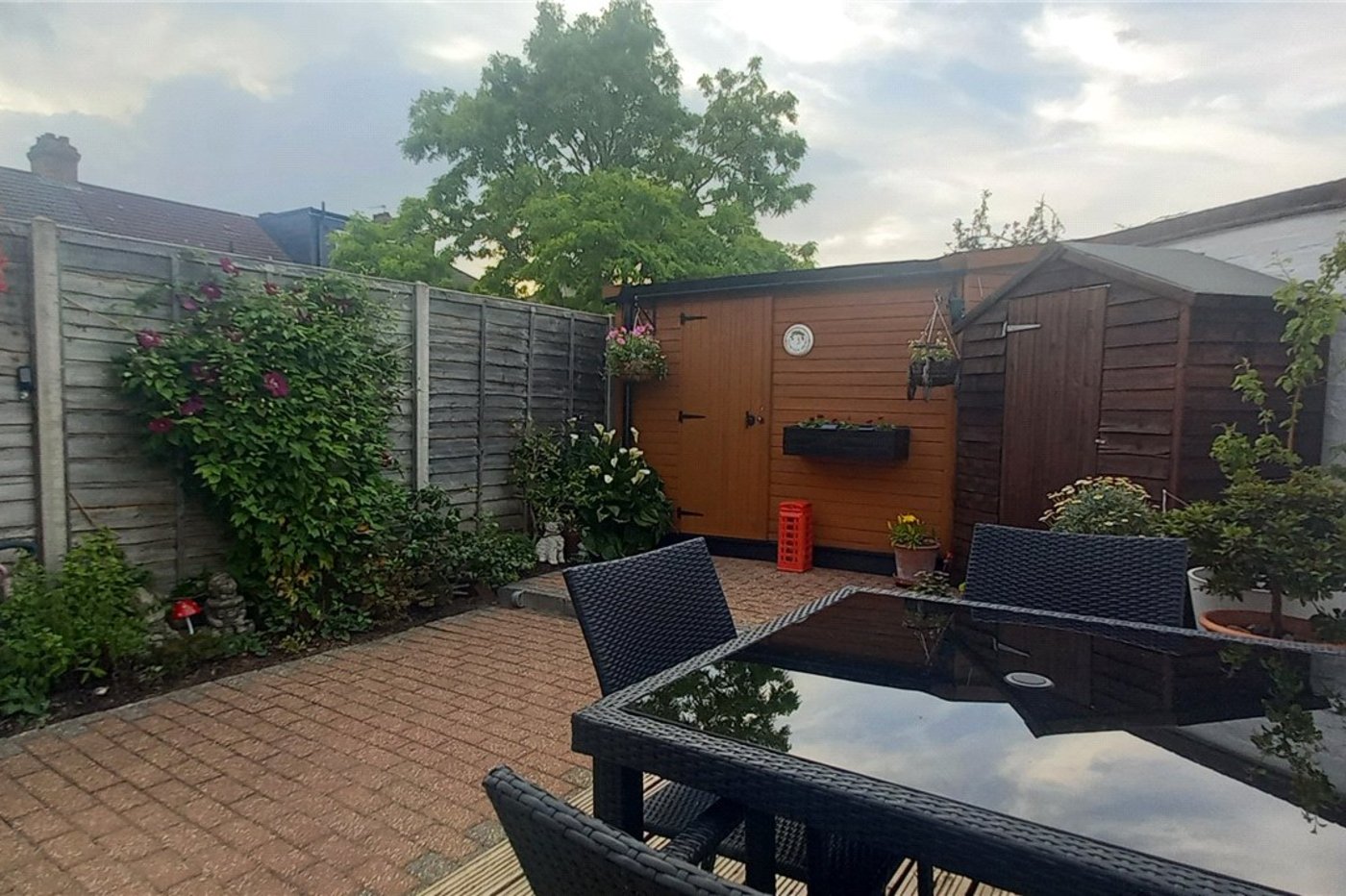 2 bedroom house for sale in London | Robinson Jackson
