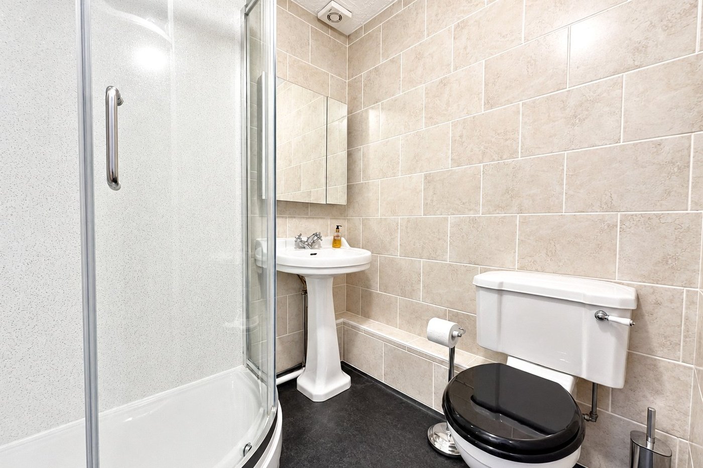 2 bedroom house for sale in London | Robinson Jackson