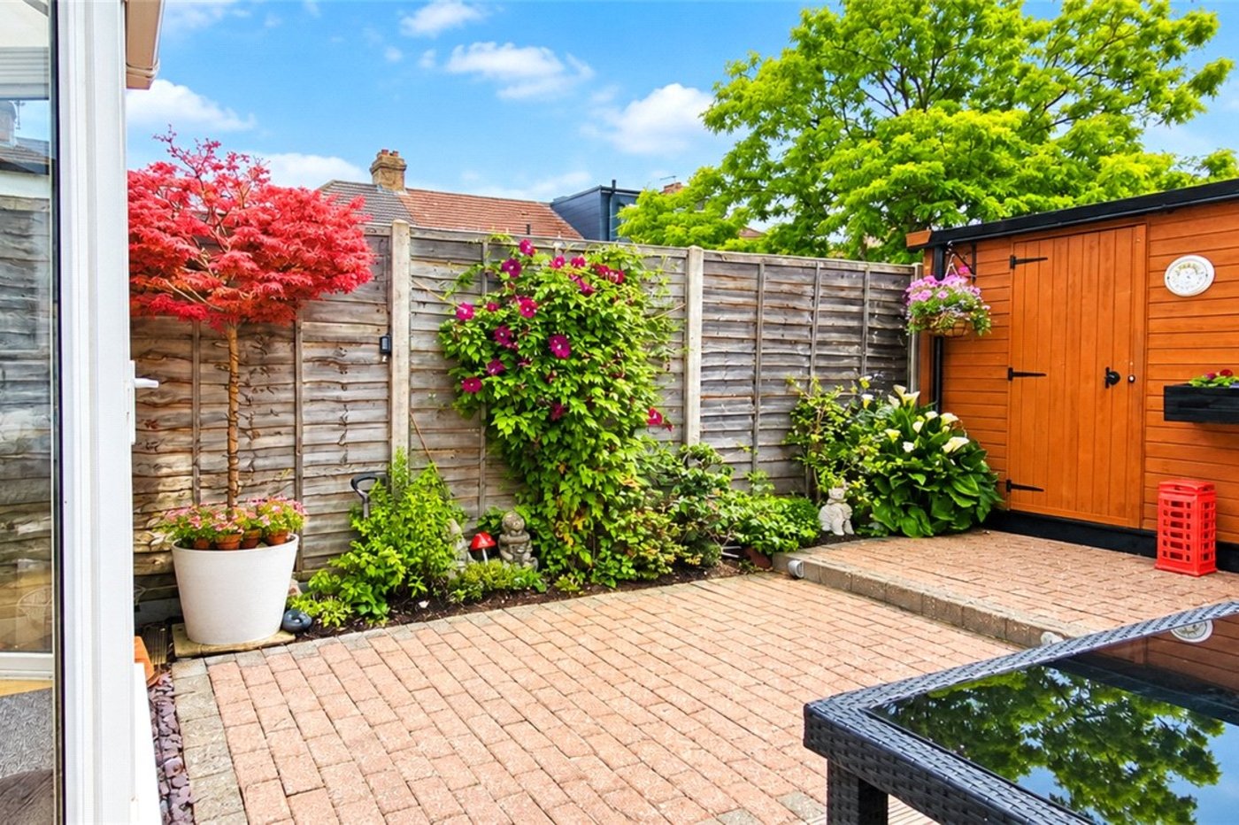 2 bedroom house for sale in London | Robinson Jackson