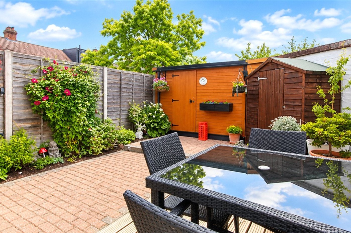 2 bedroom house for sale in London | Robinson Jackson