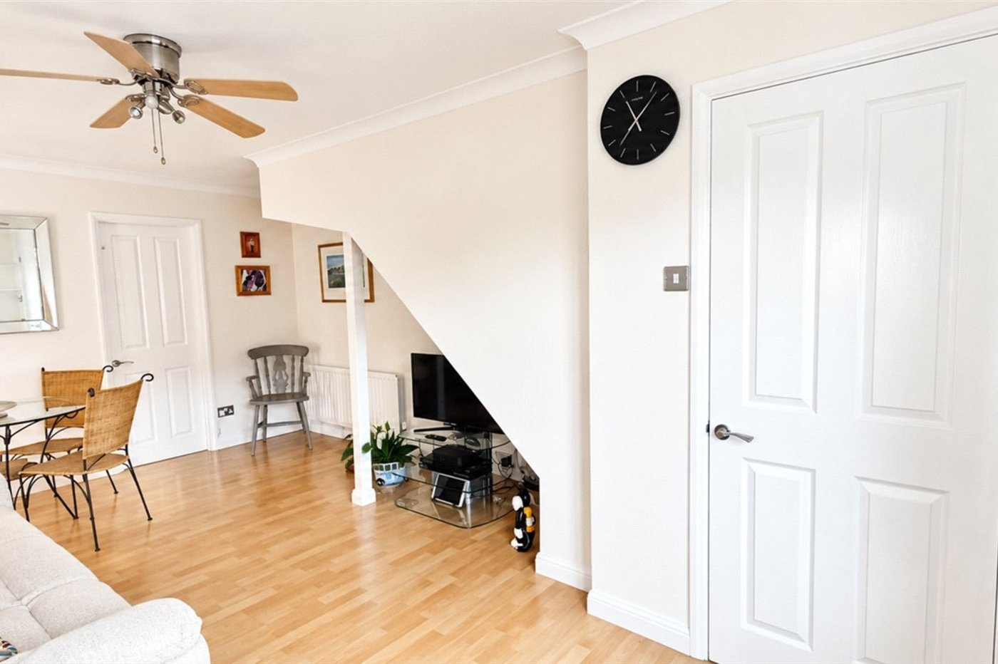 2 bedroom house for sale in London | Robinson Jackson