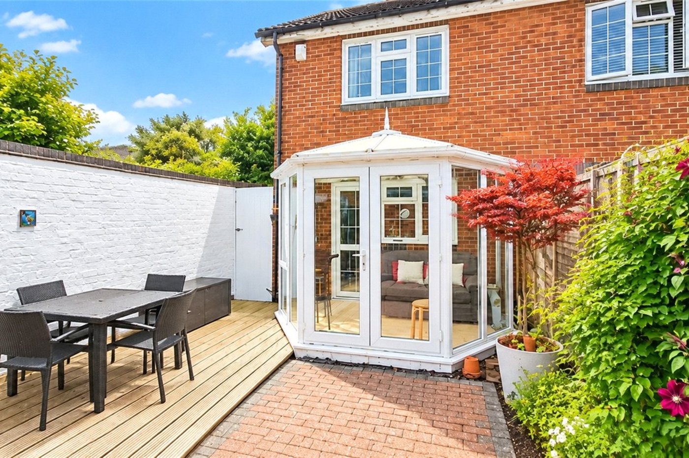 2 bedroom house for sale in London | Robinson Jackson
