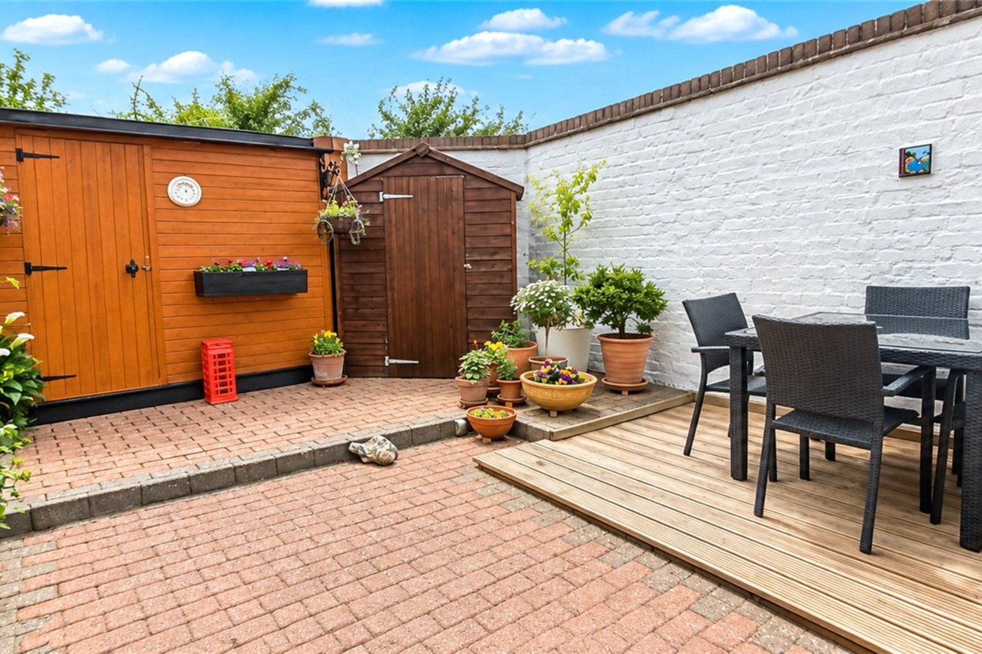 2 bedroom house for sale in London | Robinson Jackson