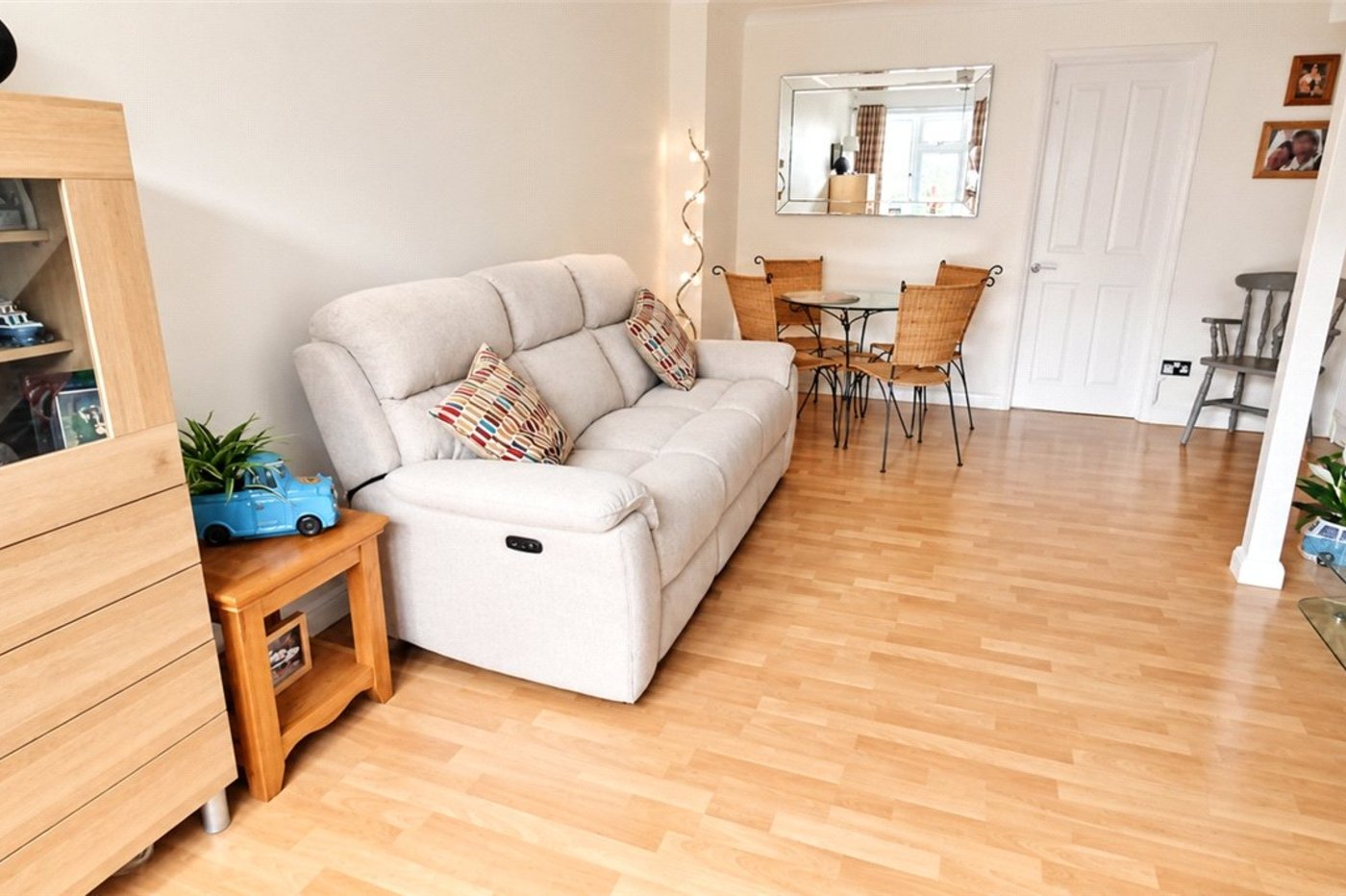 2 bedroom house for sale in London | Robinson Jackson