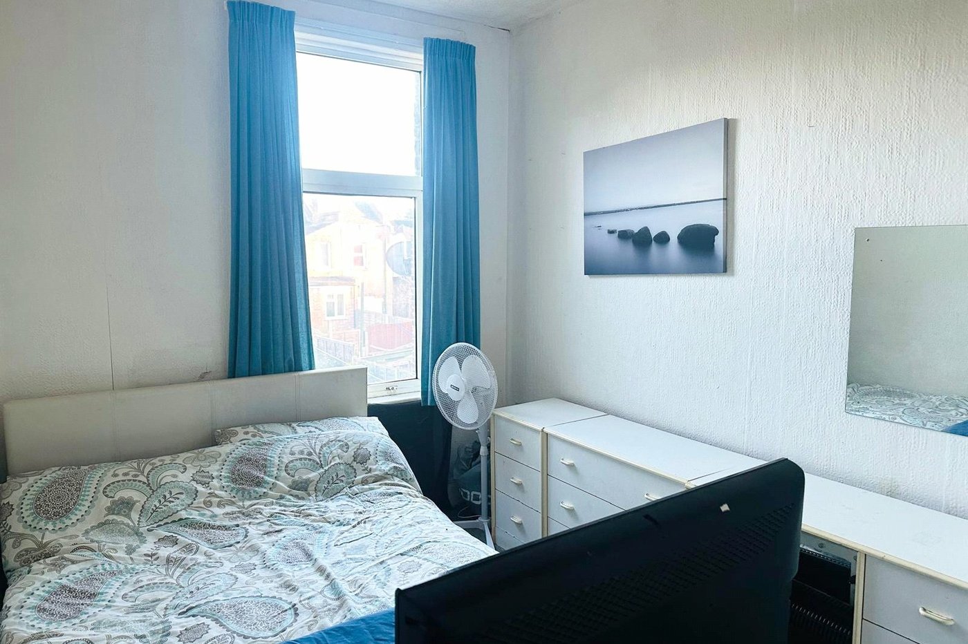 3 bedroom house for sale in London | Robinson Jackson