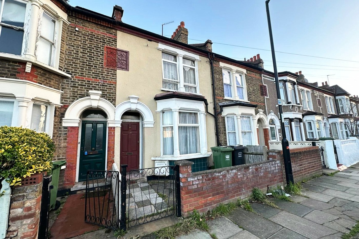 3 bedroom house for sale in London | Robinson Jackson