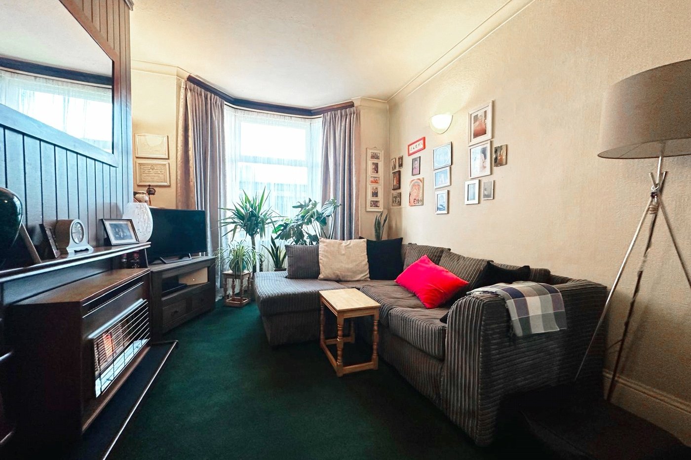 3 bedroom house for sale in London | Robinson Jackson