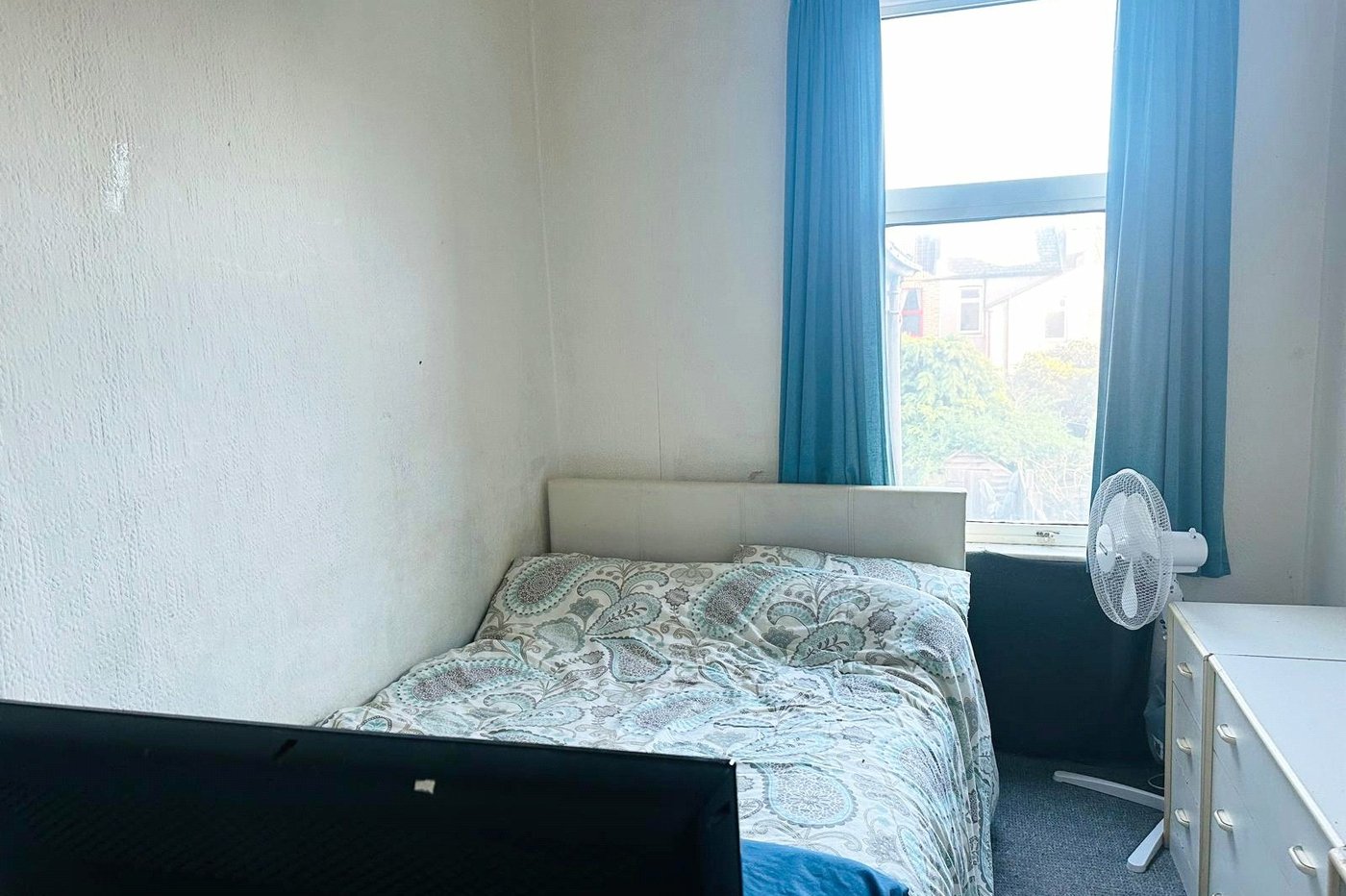 3 bedroom house for sale in London | Robinson Jackson