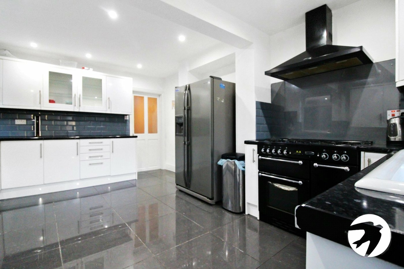 3 bedroom house for sale in London | Robinson Jackson