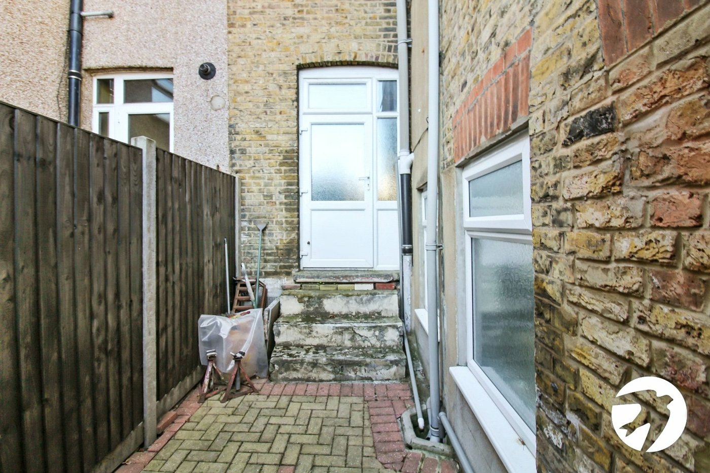 3 bedroom house for sale in London | Robinson Jackson