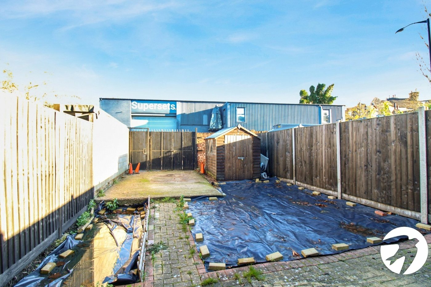 3 bedroom house for sale in London | Robinson Jackson