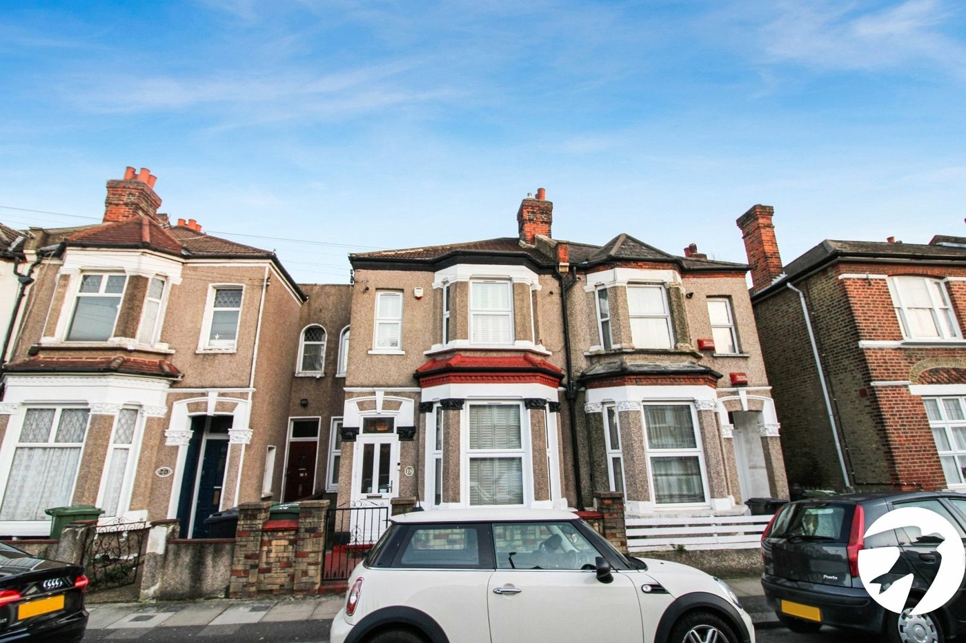 3 bedroom house for sale in London | Robinson Jackson