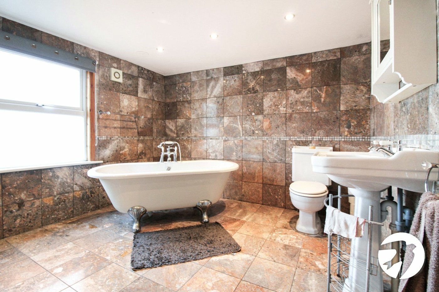 3 bedroom house for sale in London | Robinson Jackson