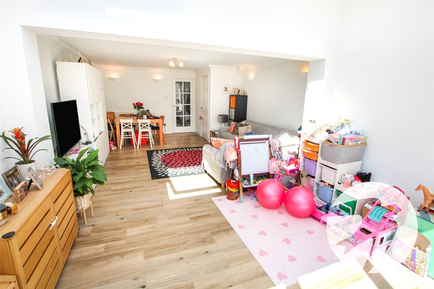3 bedroom house for sale in London | Robinson Jackson