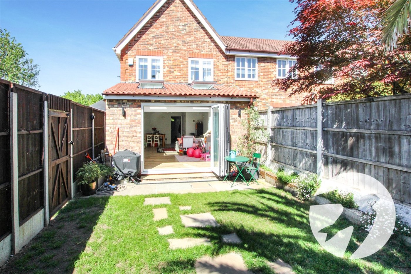 3 bedroom house for sale in London | Robinson Jackson