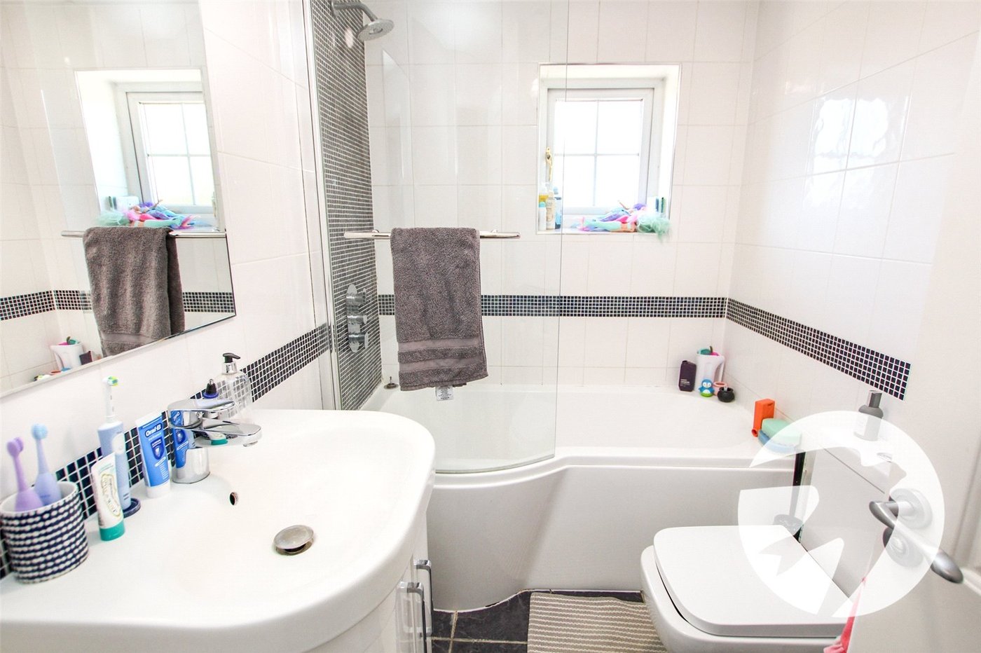 3 bedroom house for sale in London | Robinson Jackson