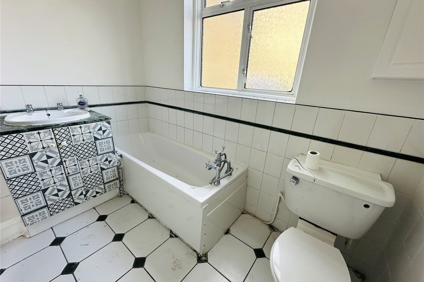 3 bedroom house for sale in London | Robinson Jackson