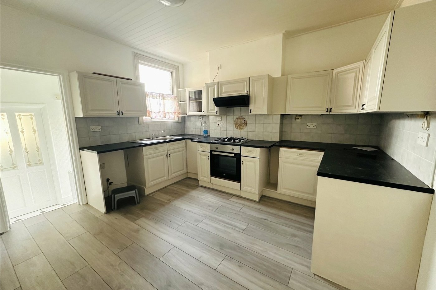 3 bedroom house for sale in London | Robinson Jackson