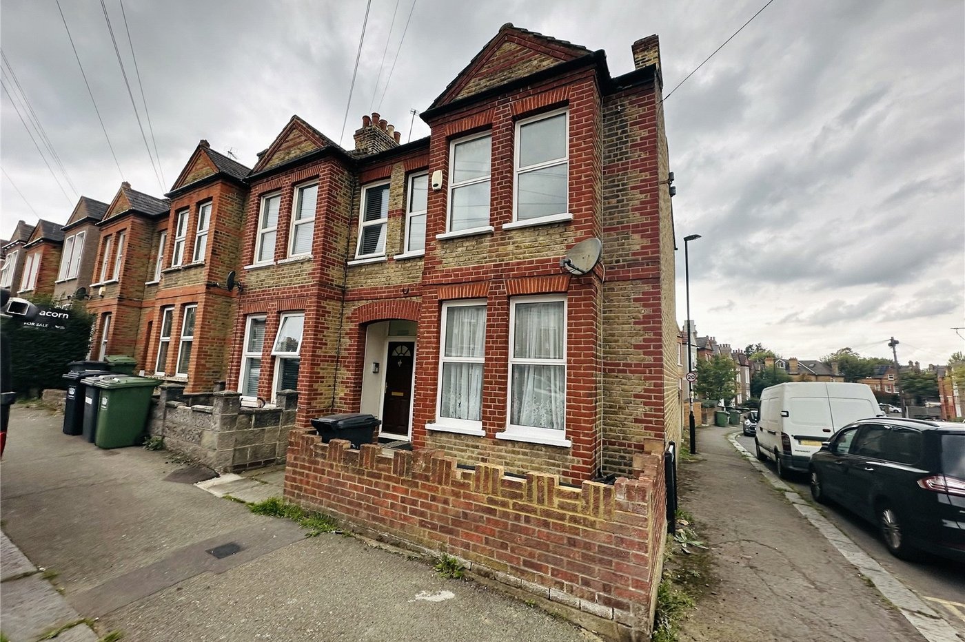 3 bedroom house for sale in London | Robinson Jackson
