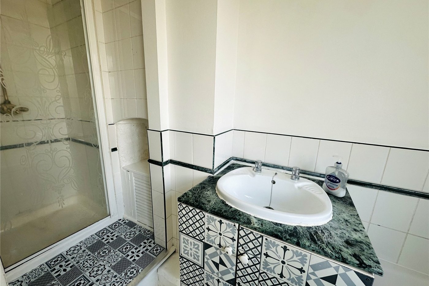 3 bedroom house for sale in London | Robinson Jackson