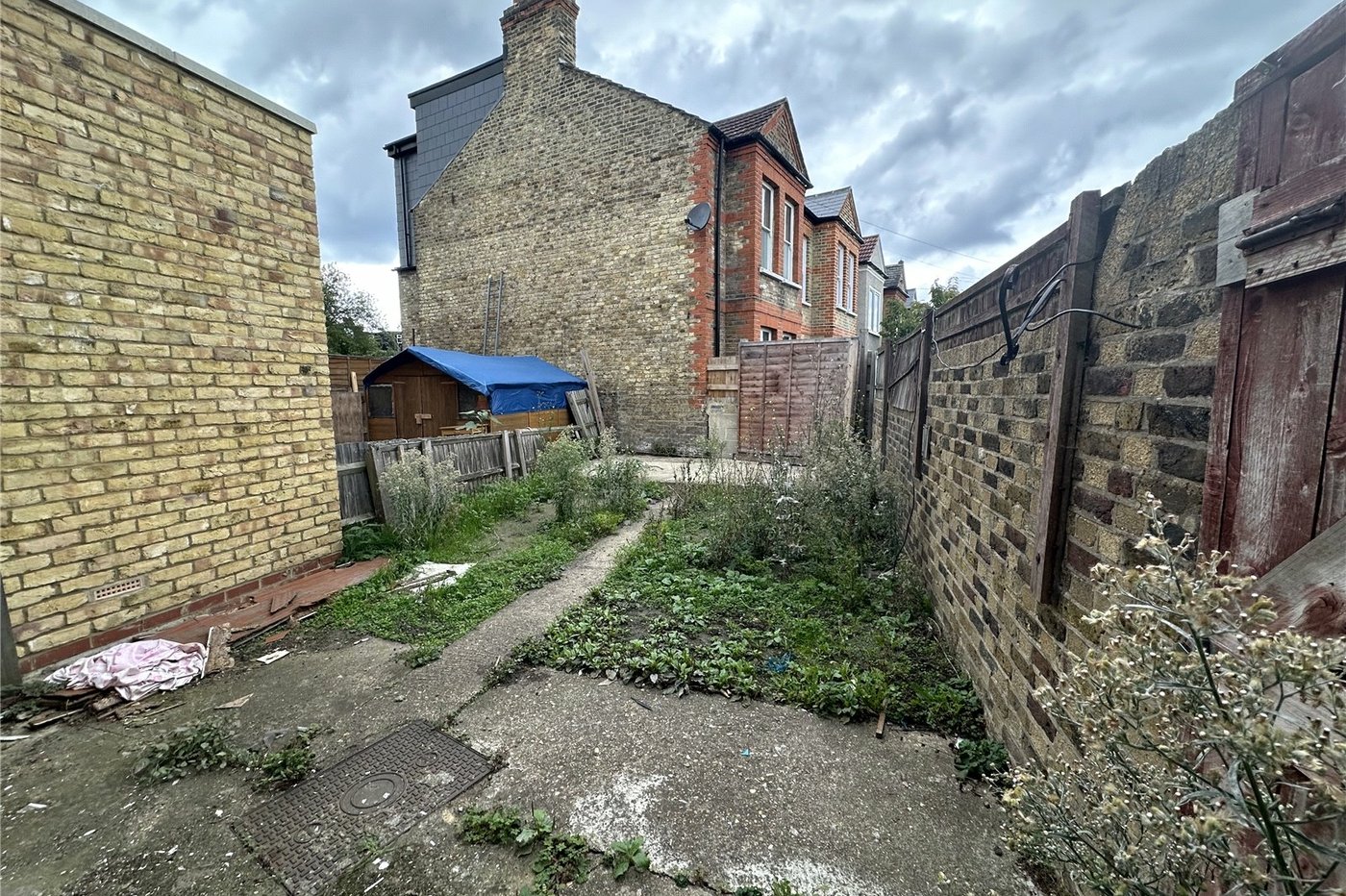 3 bedroom house for sale in London | Robinson Jackson