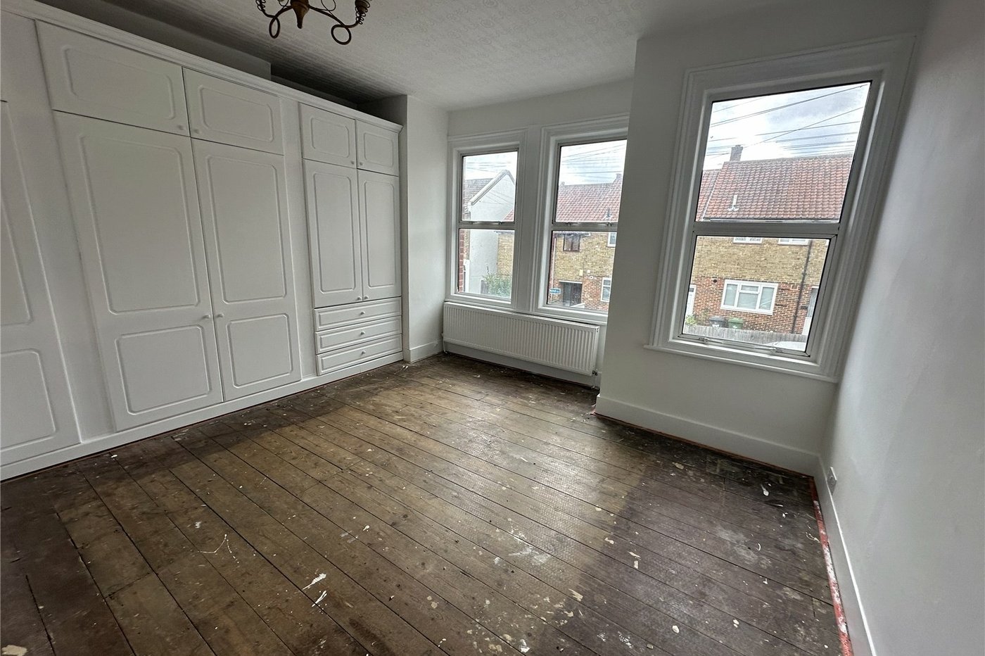 3 bedroom house for sale in London | Robinson Jackson