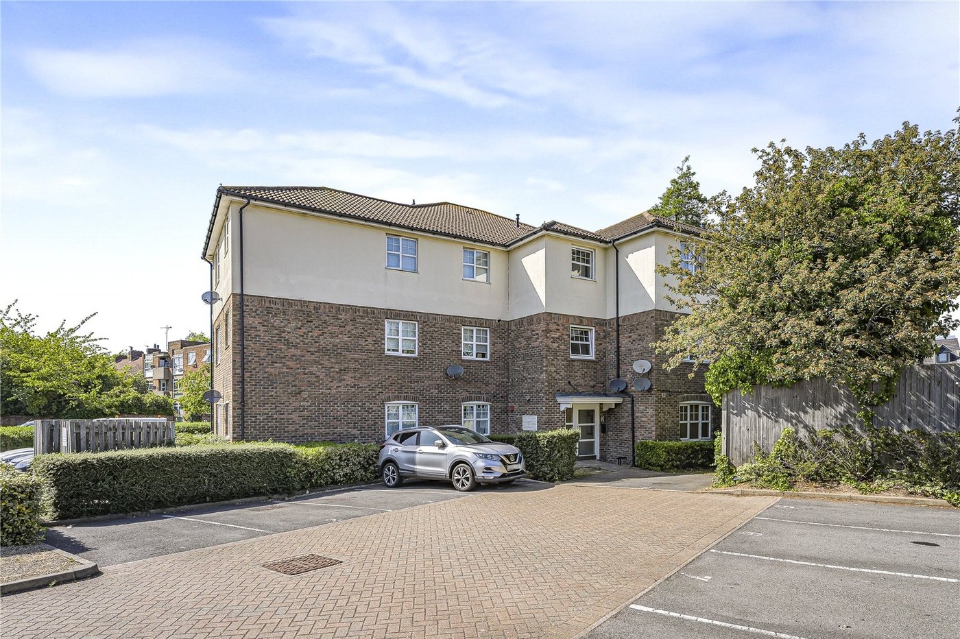 2 bedroom property for sale in Dartford | Robinson Jackson