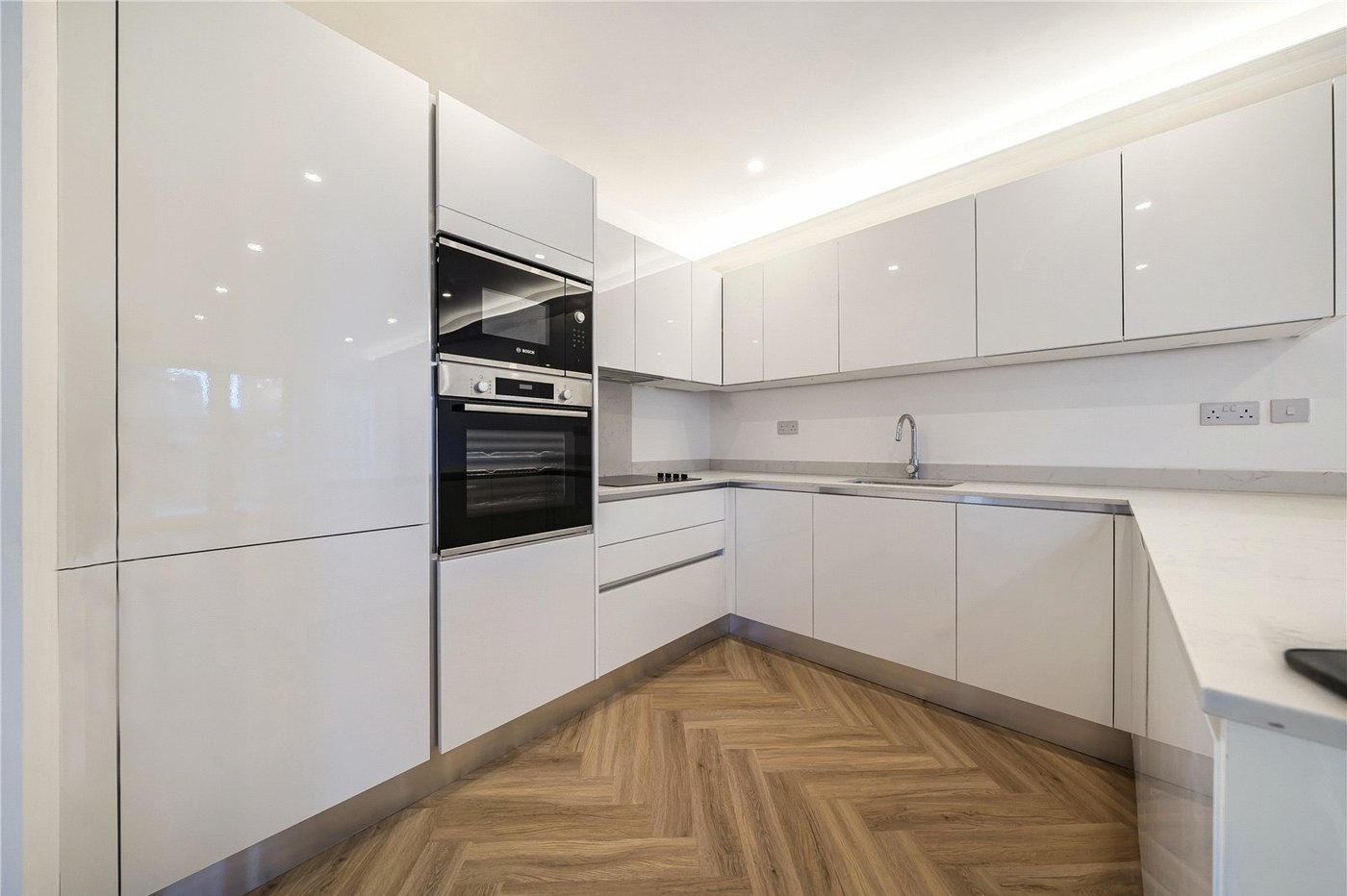 2 bedroom house for sale in London | Robinson Jackson