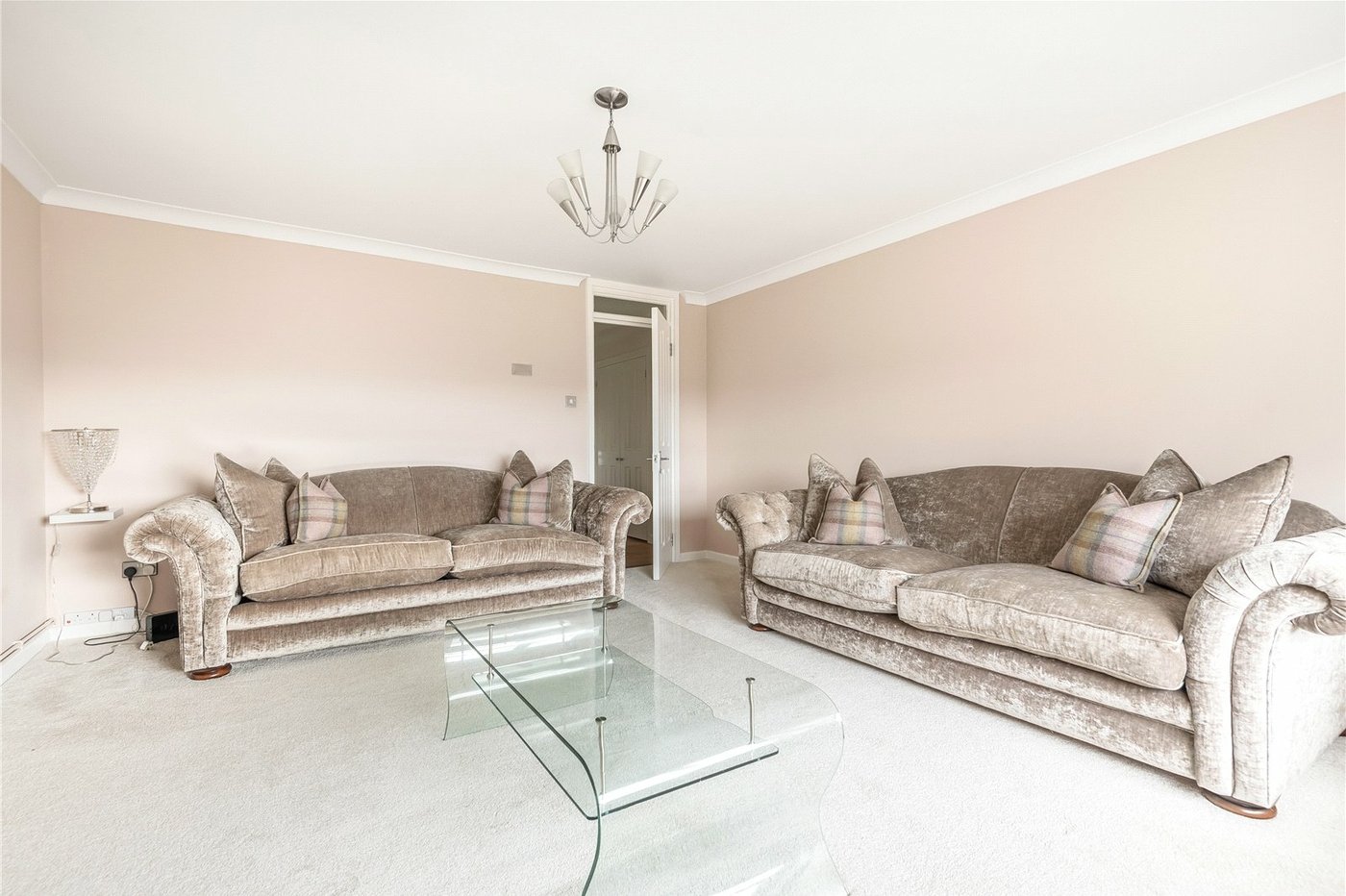 3 bedroom property for sale in London | Robinson Jackson