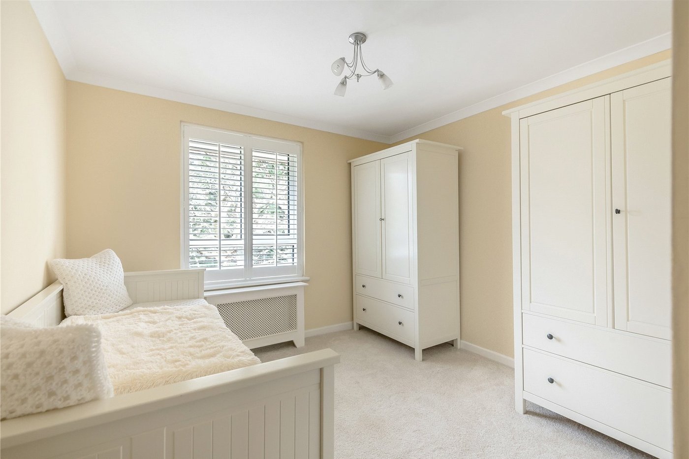 3 bedroom property for sale in London | Robinson Jackson