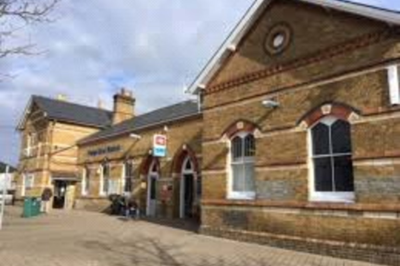 3 bedroom property for sale in London | Robinson Jackson