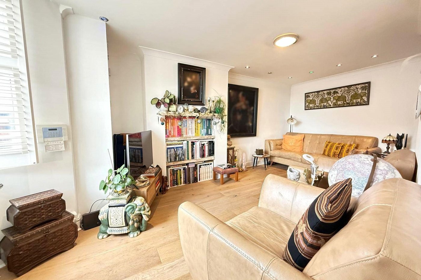 3 bedroom house for sale in London | Robinson Jackson