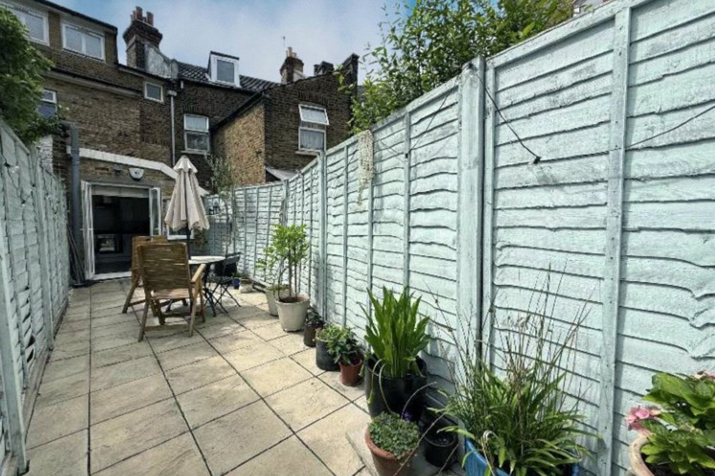 3 bedroom house for sale in London | Robinson Jackson