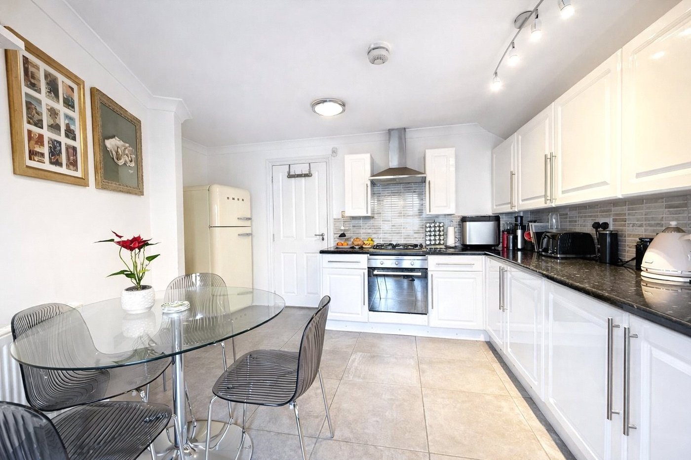 3 bedroom house for sale in London | Robinson Jackson